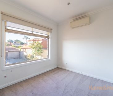 Spacious, Stylish & Perfectly Positioned - Photo 5