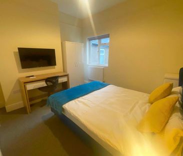 1 bedroom in a house share to rent - Photo 2