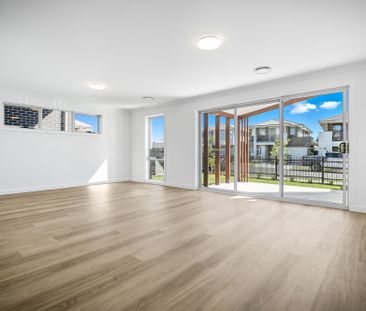 Brand New Luxurious Family Home! - Photo 1