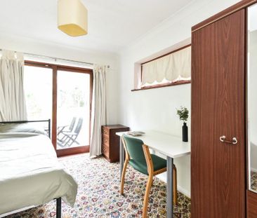 4 bedroom semi-detached house to rent - Photo 6