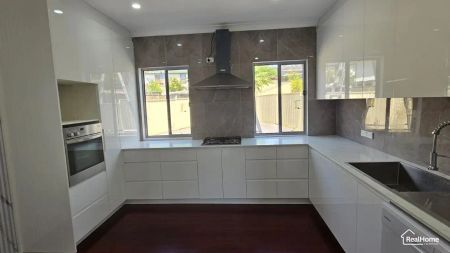 “Spacious and well-presented home in a convenient location!” - Photo 4