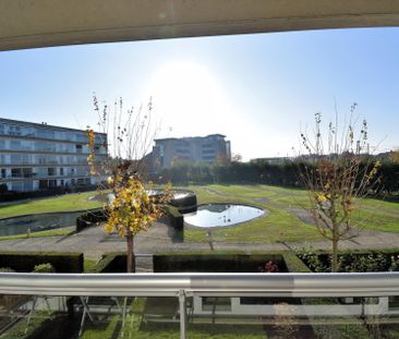 CENTRAAL GELEGEN APPARTEMENT MET TERRAS, GARAGE EN TUINZICHT - Photo 2
