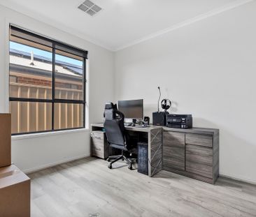 Stunning executive home - Photo 3