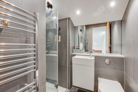 2 Bed Semi-Detached House, Lycett Place, W12 - Photo 5