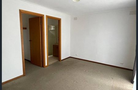 FAMILY HOME | GREAT LOCATION | - Photo 4