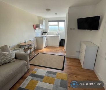 1 bedroom in a house share to rent - Photo 3