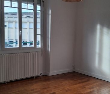 APPARTEMENT T3 - LAVAL - Photo 3