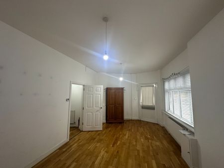 1 Bed Flat, Woodford Road, E7 - Photo 5