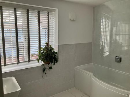 3 bedroom semi-detached house to rent - Photo 4