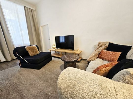 Koffer packen & einziehen: Stilvoll möblierte Altbauwohnung mit neuer Einbauküche - Foto 1