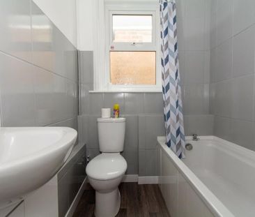 4 bedroom detached house to rent - Photo 6