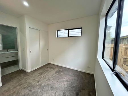 Modern Living in Prime Bucklands Beach Location - Photo 5