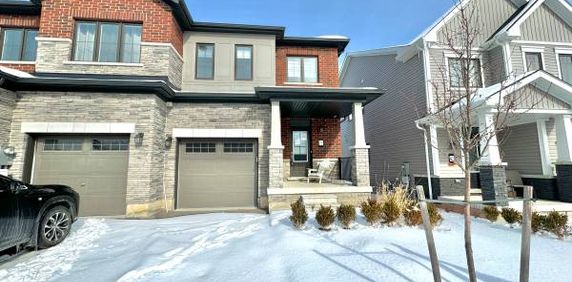 3 BED + 2.5 BATH TOWNHOUSE NIAGARA FALLS - Photo 2