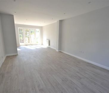 4 bedroom semi-detached house to rent - Photo 2