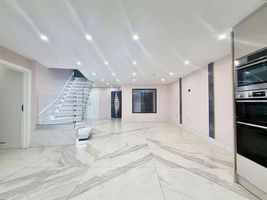 Church Leys, Harlow, CM18 - Photo 1