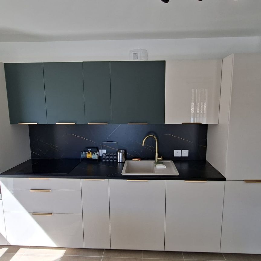 Location Appartement 3 pièces 60m² MARSEILLE 8ème - Photo 1