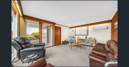 Family home in a sought-after location - Photo 2