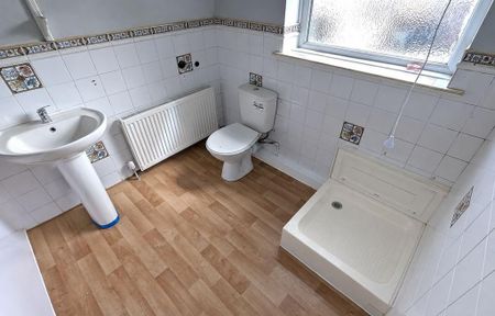 4 bedroom terraced house to rent - Photo 5