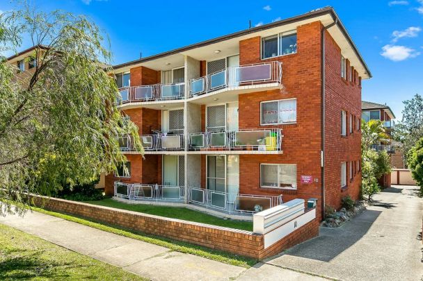 Freshly updated 3 bedroom unit - Photo 1