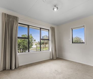 Comfort & Space in Māngere East - Photo 2