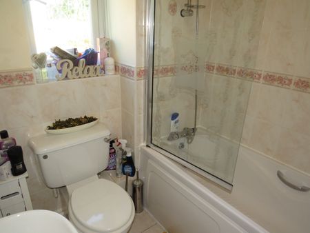 Matthews Drive, Crawley, Maidenbower - Photo 5