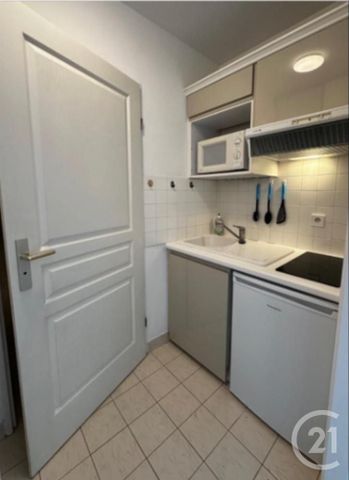 Location Appartement 1 pièce 26m² LE CHESNAY 78150 - Photo 2