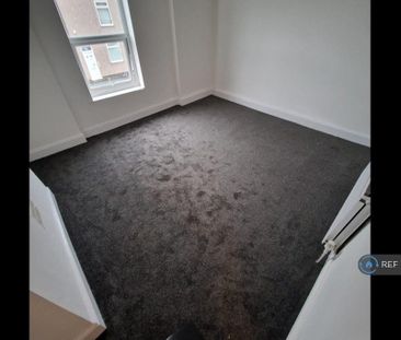 3 bedroom end of terrace house to rent - Photo 1