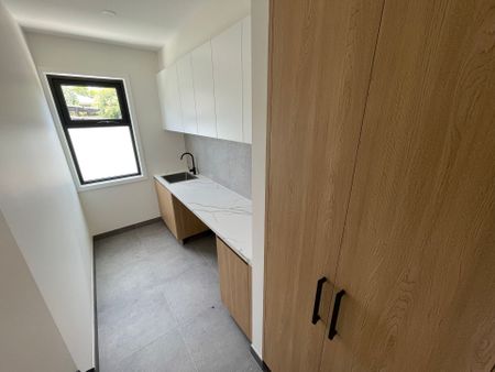 Brand New Townhouse in Prime Mount Waverley Court Location - Photo 4