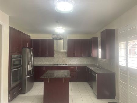 For Lease - 21 Humberstone Crescent, Brampton, Ontario - Photo 3