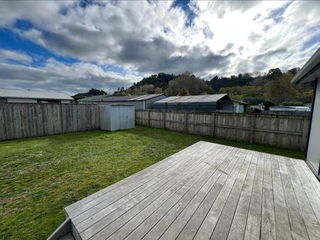 Three-bedroom Aramoho home - Photo 3
