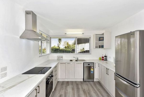 Harewood, 2 bedrooms - Photo 1