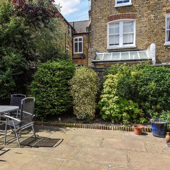 2 bedroom property to rent - Photo 1
