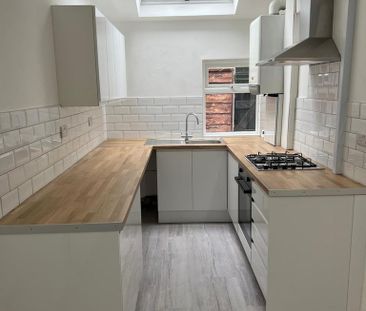 2 bedroom terraced house to rent - Photo 2