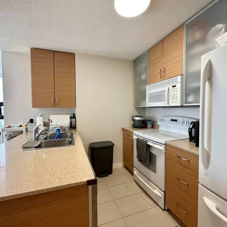 Yaletown Park 2br+2bath, 1 parking & storage $3,300/month - Photo 1