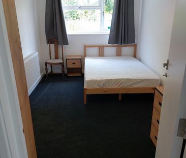 5 bedroom semi-detached house to rent - Photo 3