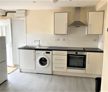 Studio Flat To Let - High Wycombe - Photo 1