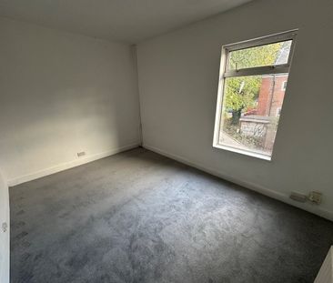 3 Bed End Terrace, Woodhead Road, S2 - Photo 2