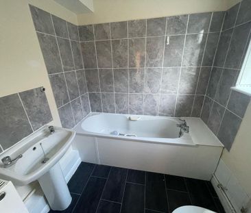 3 bedroom end of terrace house to rent - Photo 5