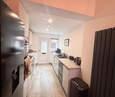 3 bedroom terraced house to rent - Photo 3