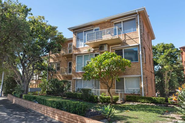 Stylishly Renovated 2-Bedroom Unit with Lock-Up Garage - Photo 1
