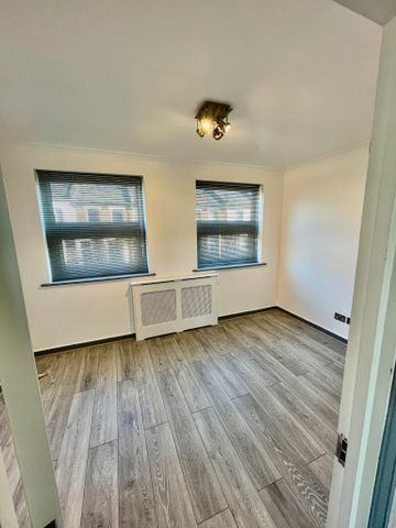 Modern and Newly Refurbished Detached House! Amazing Living Space & Garden, N8 0JX - Photo 2