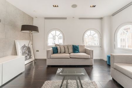2 bedroom conversion flat with 1 reception and 2 bathrooms in 34 Paddington Street, W1U - Photo 4