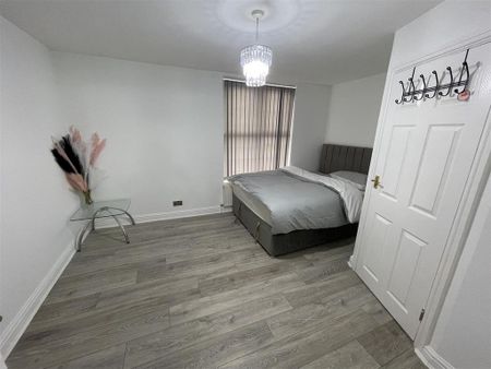 5 bedroom terraced house to rent - Photo 2