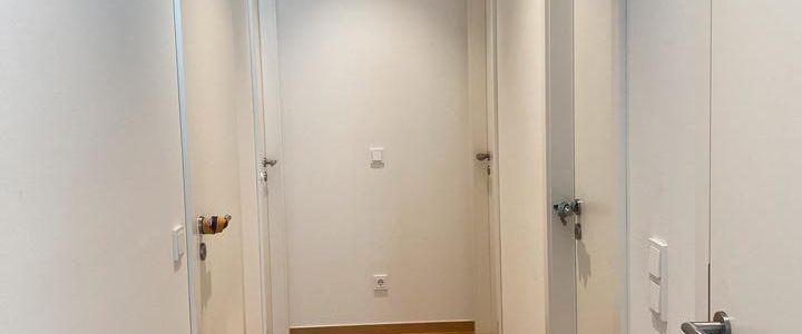 Moderne Neubauwohnung mit drei Zimmern im Südwesten Berlins - Photo 1