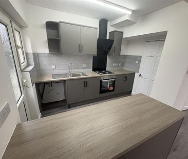 3 bedroom semi-detached house to rent - Photo 6