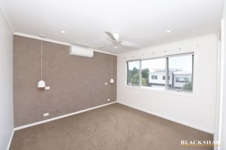 9/11 Castan Street, Coombs ACT 2611 - Townhouse For Rent | Domain - Photo 5
