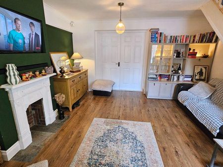 4 Bedroom Semi-Detached House For Rent - Photo 3