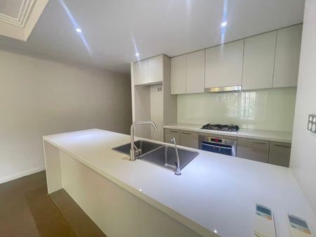 Modern 2-Bedroom Apartment in Prime Location - Homebush West - Photo 2