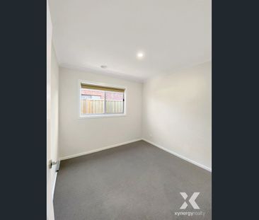 Immaculate 4 Bedroom Family Home in Rockbank - Photo 2