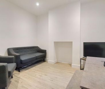 5 bedroom end of terrace house to rent - Photo 1